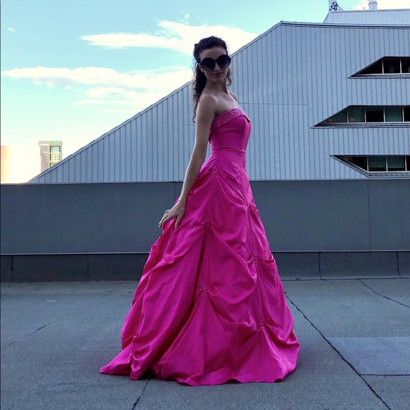 Pink Prom/Grad dress Size 0-6 - Picture 3 of 4